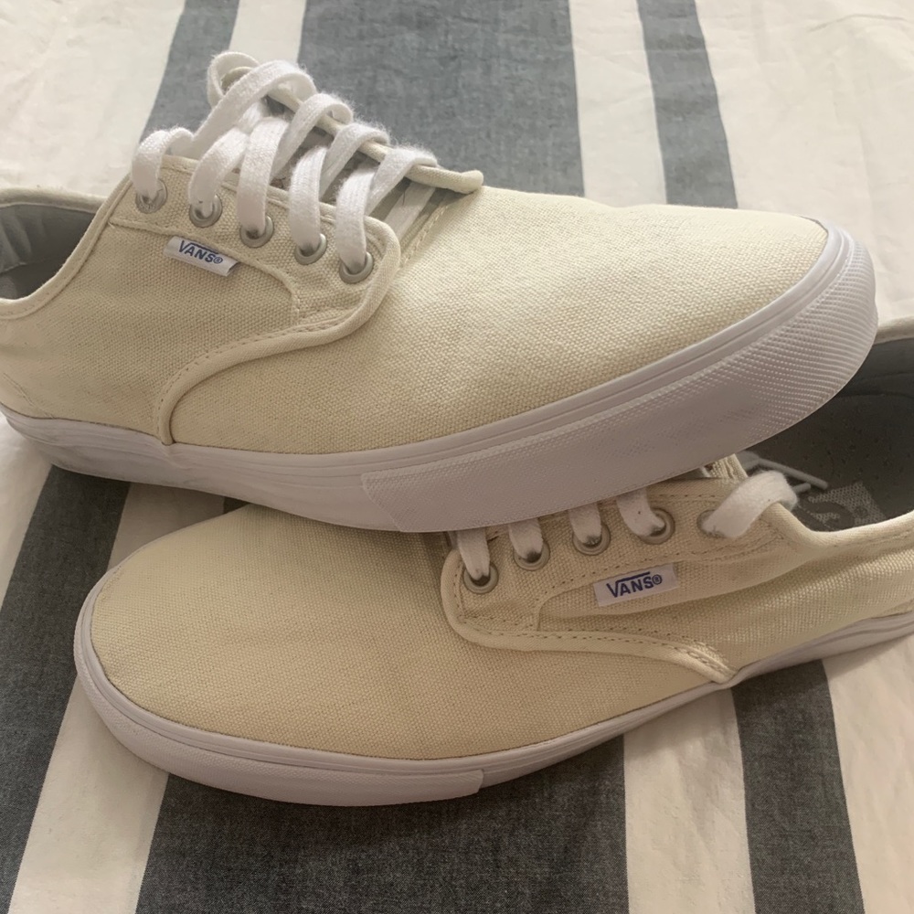 Vans Chima Pro Skateboard Low Tops / Cream 11.5